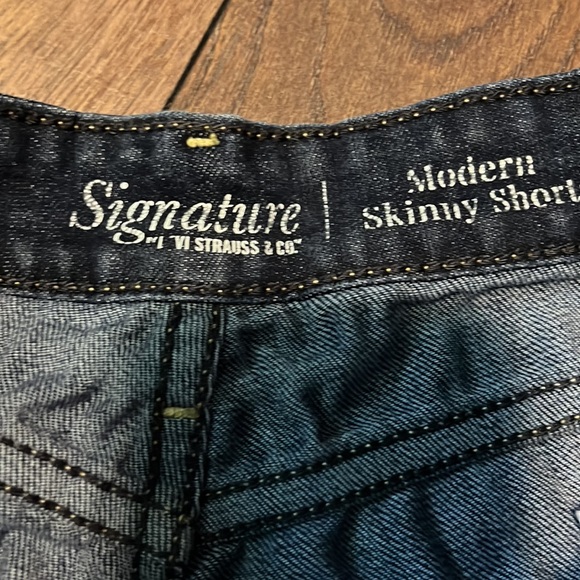 Levi Strauss modern skinny shorts medium wash - Picture 4 of 9